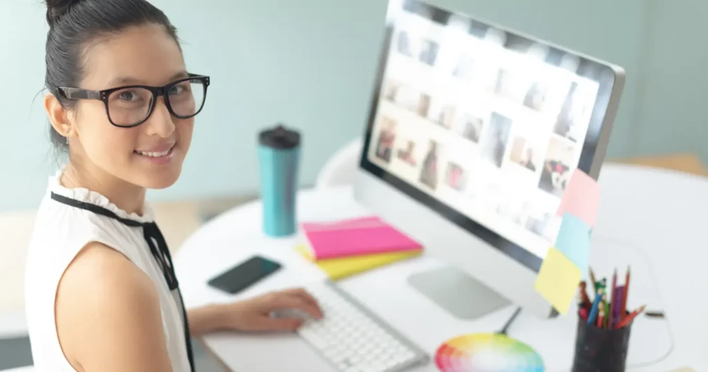 Freelance vs Full-time Careers for Designers - Cover